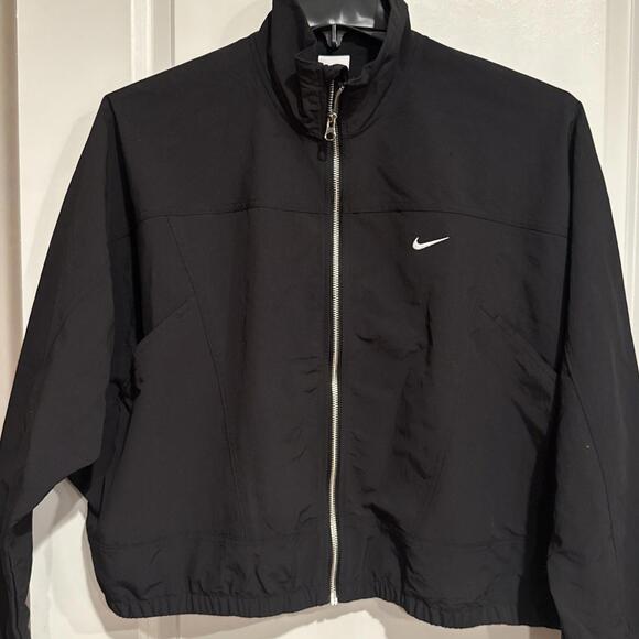NWT Women's Size XS Nike HJ0999 Sportswear Oversized UV Protect Jacket  MSRP $90 - Picture 3 of 6